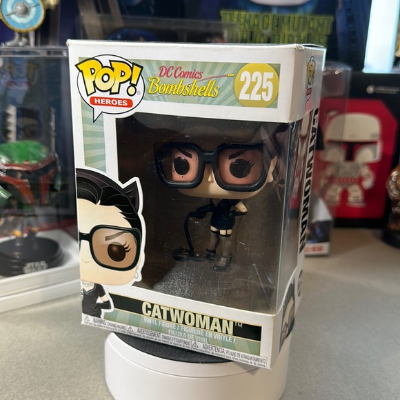 Catwoman 225 - Picture 1 of 10